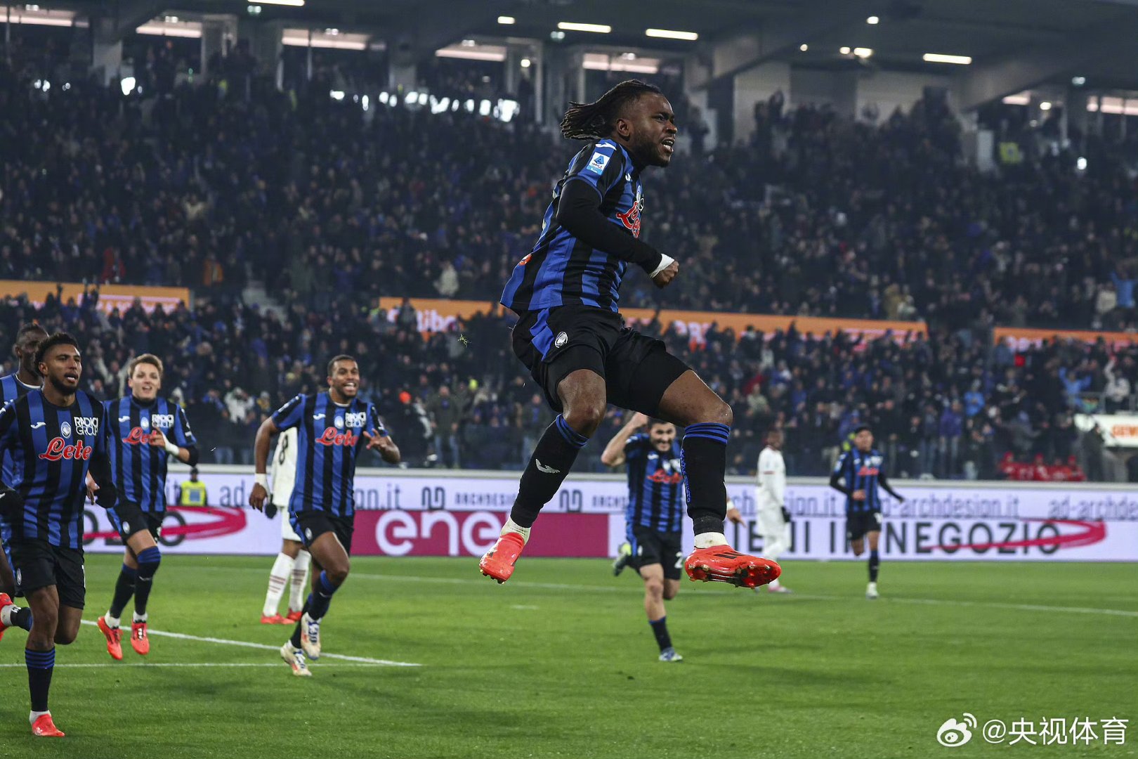 也传递出一 也传递出一